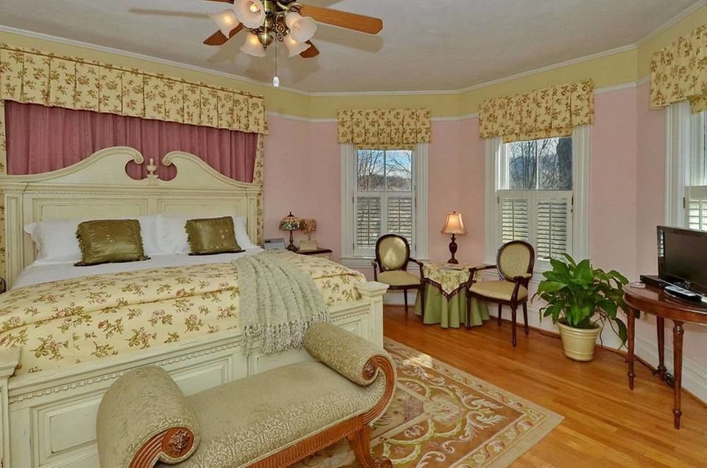 Oak Hill On Love Lane Bed And Breakfast Inn 웨인즈빌 외부 사진