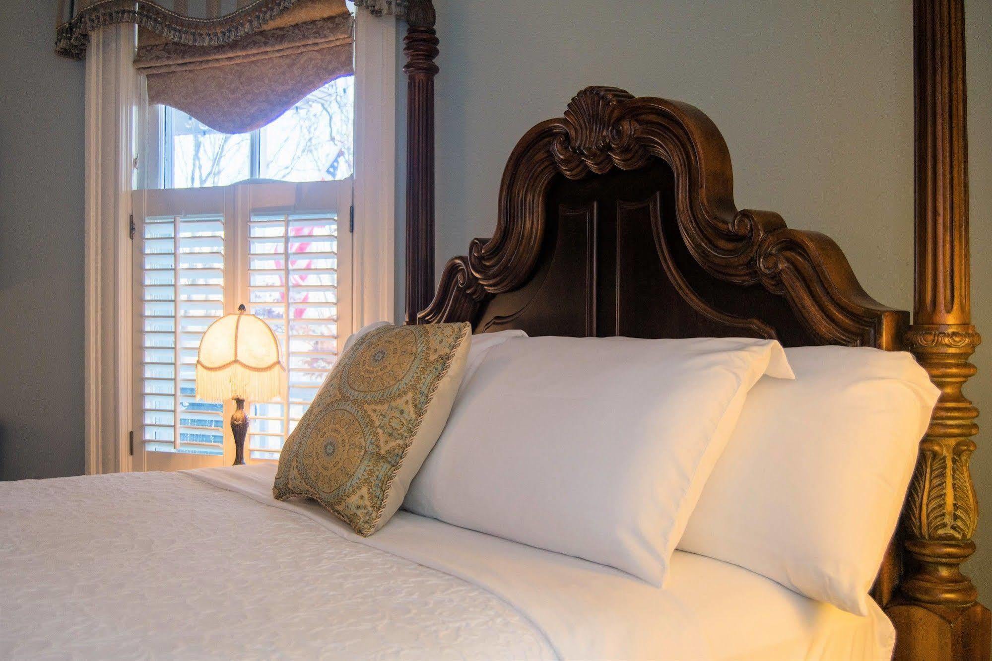Oak Hill On Love Lane Bed And Breakfast Inn 웨인즈빌 외부 사진