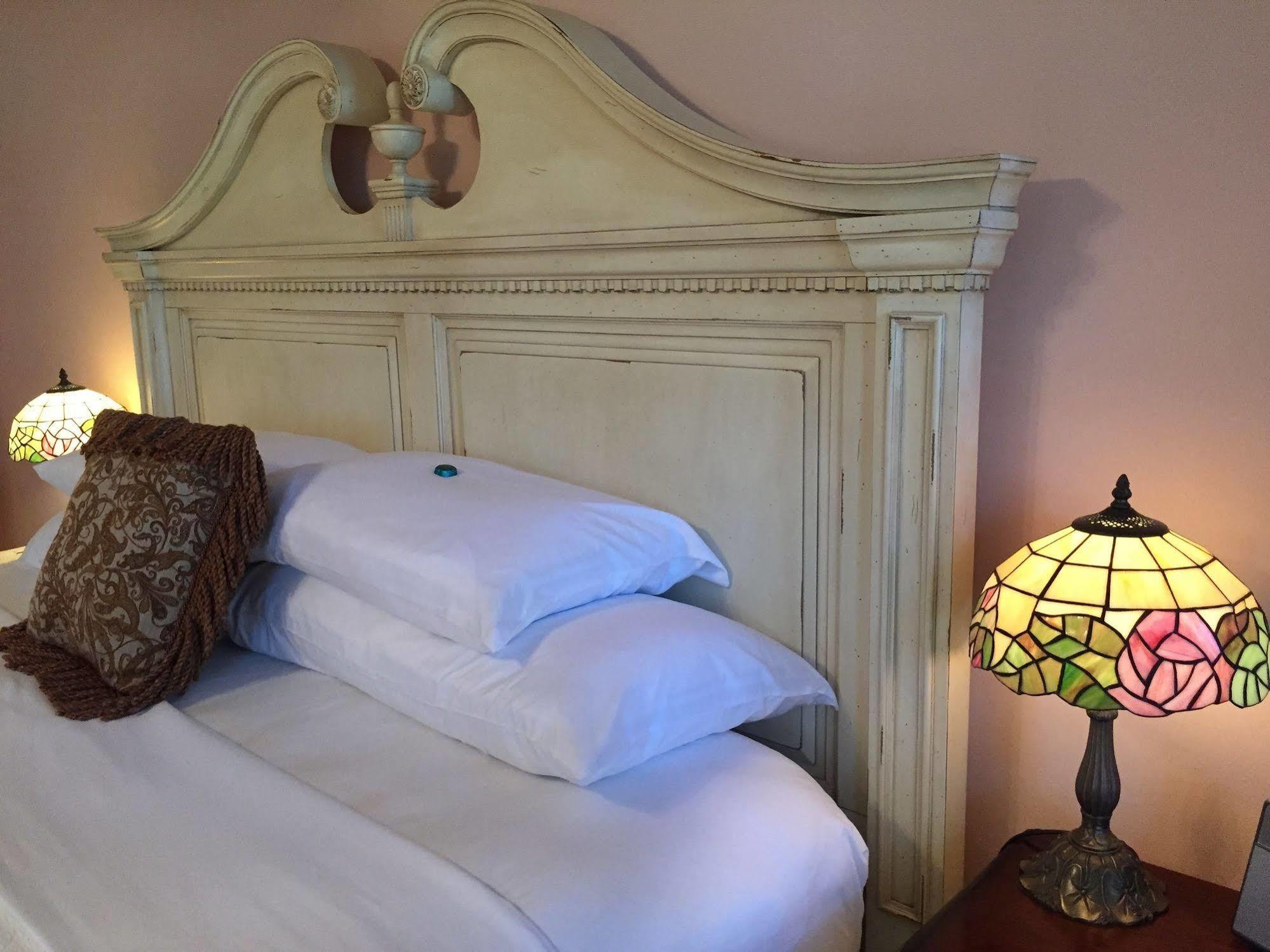 Oak Hill On Love Lane Bed And Breakfast Inn 웨인즈빌 외부 사진