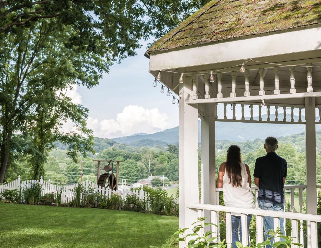 Oak Hill On Love Lane Bed And Breakfast Inn 웨인즈빌 외부 사진