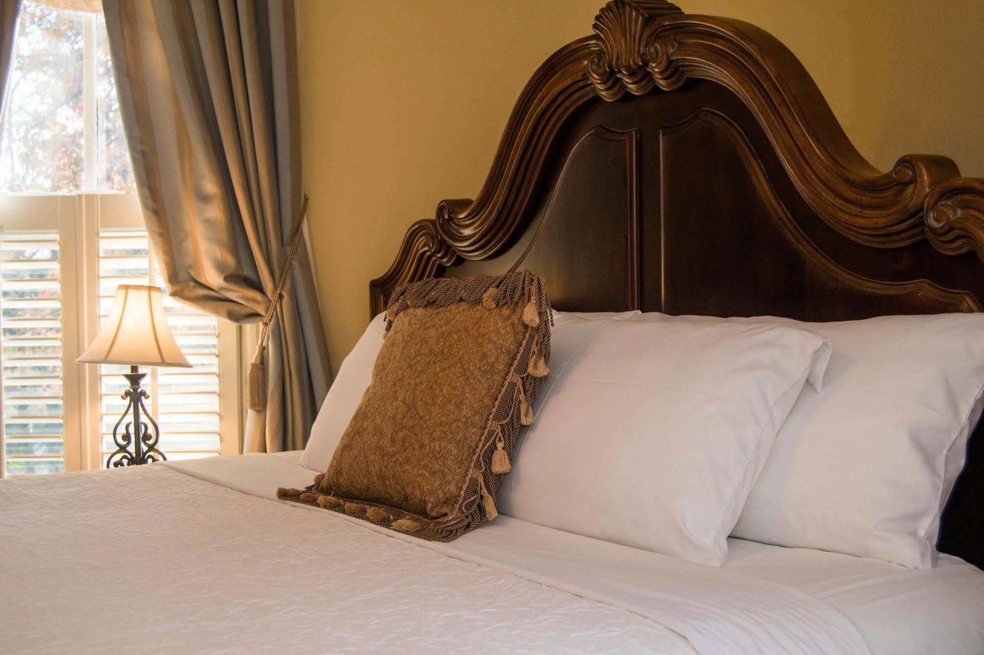 Oak Hill On Love Lane Bed And Breakfast Inn 웨인즈빌 외부 사진